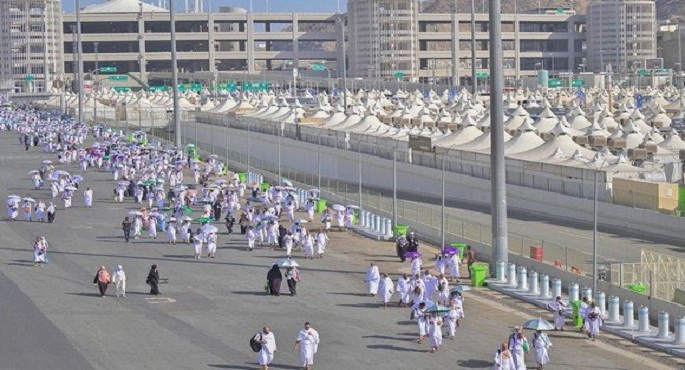 ضيوف الرحمن يقضون يوم التروية في منى قبل الصعود إلى عرفات لقضاء ركن الحج الأعظم