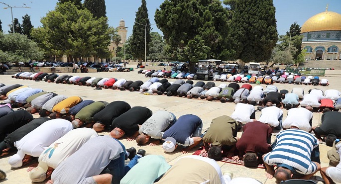 130 ألفا يؤدون صلاة الجمعة الثالثة من شهر رمضان في المسجد الأقصى رغم قيود الاحتلال
