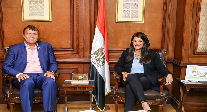 المشاط تستقبل رائد العمل المناخي البريطاني وممثل الأمم المتحدة رفيع المستوى لقمة المناخ (COP27)