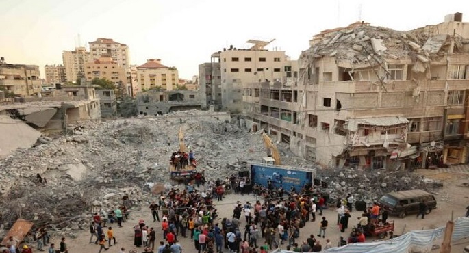 انتشال جثامين 8 شهداء فلسطينيين بينهم طفل وسيدتان من تحت أنقاض منزل في رفح
