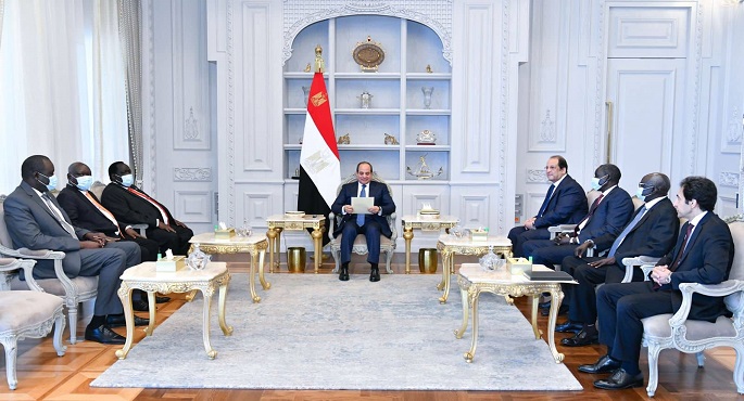 بالفيديو والصور.. الرئيس السيسي يتلقى رسالة من رئيس جنوب السودان سلفا كير سلمها مستشاره للشؤون الأمنية