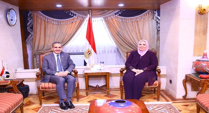 بالصور .. وزيرة التضامن تبحث مع محافظ الغربية سبل الاستفادة من برامج الوزارة الخاصة بالتمكين الاقتصادي