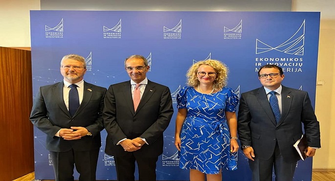 بالصور .. وزير الاتصالات يلتقى وزيرة الاقتصاد  بليتوانيا لبحث التعاون فى مجال التحول الرقمي