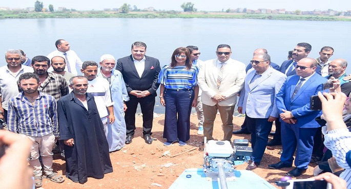 بالصور..في إطار مبادرتي “مراكب النجاة” و”حياة كريمة”..وزيرة الهجرة تسلم 30 صيادا بالدقهلية مراكب صيد