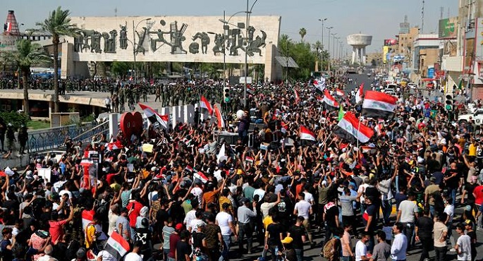 مظاهرات للمطالبة بحل البرلمان وأخرى لـ”حماية الدولة” في بغداد