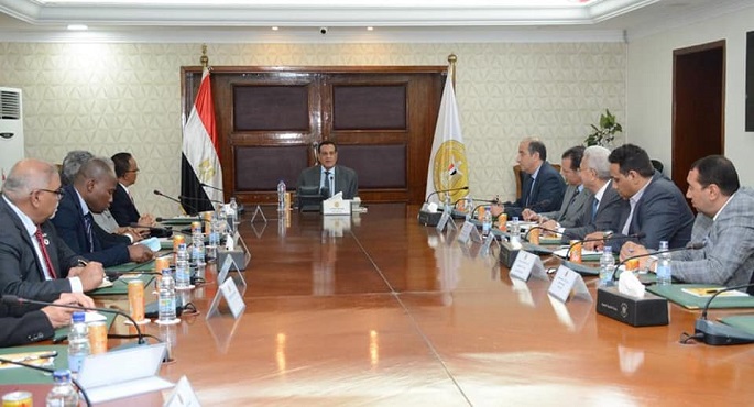 بالصور.. وزير التنمية المحلية يبحث مع وفد حكومي من مدغشقر وبرنامج الأغذية العالمي تبادل الخبرات