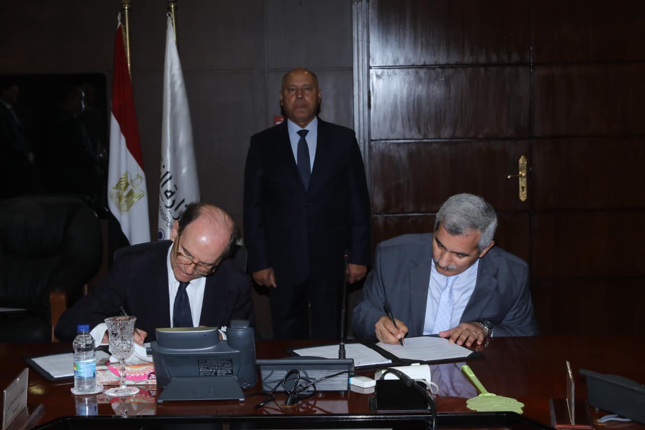 بالصور.. وزير النقل يشهد توقيع عقد تصنيع وتوريد 7 قطارات نوم فاخرة وتنفيذ أعمال الصيانة مع “تالجو” الإسبانية
