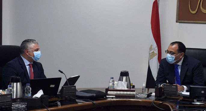 بالصور.. رئيس الوزراء يلتقي رئيس الهيئة العامة للمنطقة الاقتصادية لقناة السويس