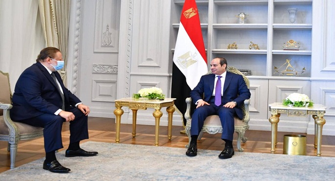 بالصور.. الرئيس السيسي يجتمع مع القائم بأعمال محافظ البنك المركزي ويوجه بتطوير السياسات النقدية