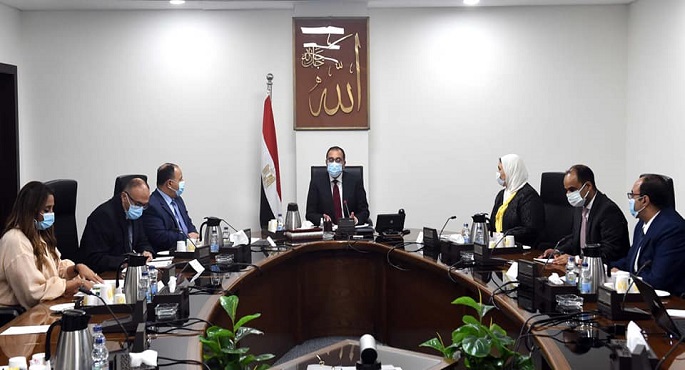 بالصور.. رئيس الوزراء يتابع الإجراءات التنفيذية لحزمة الحماية الاجتماعية الاستثنائية التي وجه بها الرئيس
