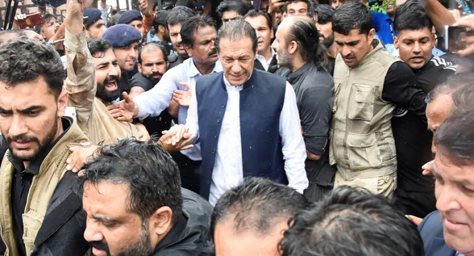 إطلاق سراح عمران خان بكفالة حتى الأول من سبتمبر في باكستان