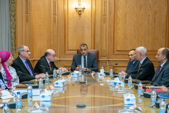 بالصور.. وزير الدولة للإنتاج الحربي يلتقي بالسادة المستشارين والمساعدين