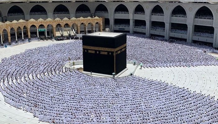 وزير السياحة والآثار يعتمد الضوابط المنظمة لتنفيذ رحلات العمرة لموسم 1444 هـجرية