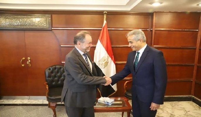 بالصور..وزير القوي العاملة يلتقي المدير التنفيذي لهيئة بلان انترناشيونال