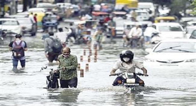 مصرع 30 شخصا وفقدان 8 جراء الأمطار الغزيرة شمال الهند