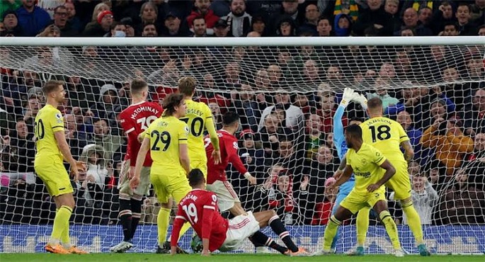 برينتفورد يفوز على مانشستر يونايتد برباعية نظيفة في الدوري الإنجليزي