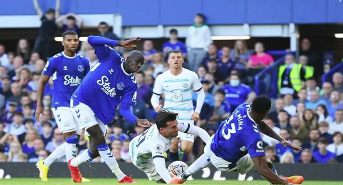 تشيلسي يفوز على إيفرتون بهدف نظيف في الدوري الإنجليزي الممتاز