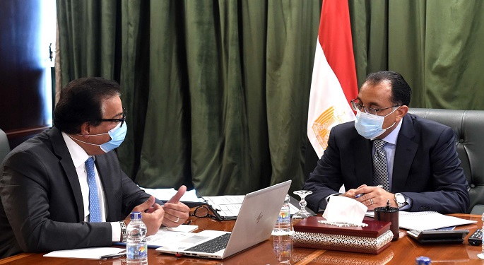 مدبولي يستعرض مع وزير التعليم العالي بمقر الحكومة بالعلمين ملفات عمل الوزارة