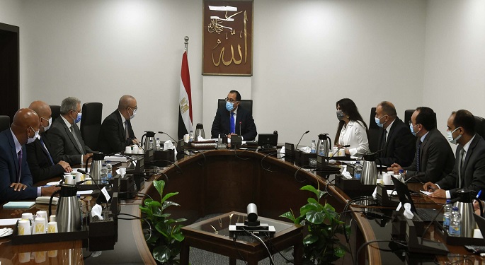 رئيس الوزراء يتابع موقف تنفيذ مشروعات المرافق على مستوى الجمهورية ومنح التيسيرات المطلوبة للمُصنعين
