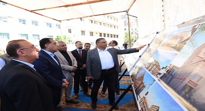بالصور.. رئيس الوزراء يتفقد مشروع تطوير حلقة السمك بالأسكندرية