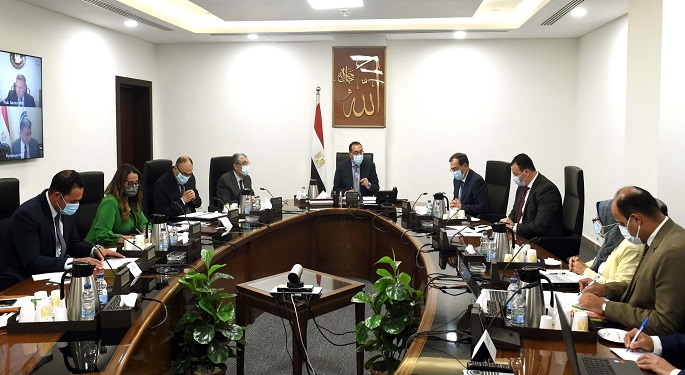 رئيس الوزراء يتابع خطط الربط الكهربائي ومشروعات الهيدروجين الأخضر