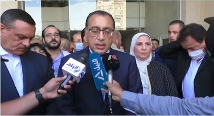 عقب زيارته للمصابين.. مدبولي: الرئيس السيسي وجه بتوفير الرعاية لأسر ضحايا ومصابي كنيسة المنيرة
