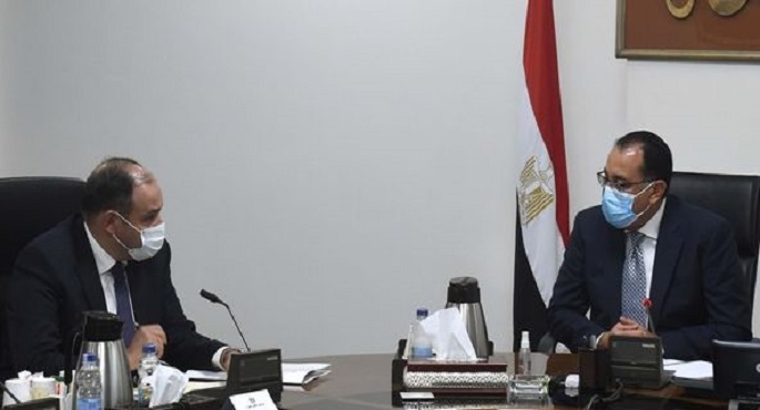بالصور.. رئيس الوزراء يناقش مع وزير التجارة والصناعة ملفات عمل الوزارة