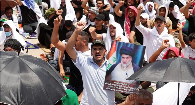 ترقب في العراق بعد دعوة الصدر لمظاهرة مليونية .. واعتصام انصاره في البرلمان يدخل اسبوعه الثاني
