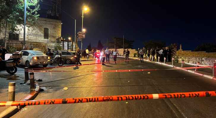 القوات الإسرائيلية تشن حملة اعتقالات واسعة بحثًا عن مطلق النار على حافلة القدس.. وفصائل فلسطينية تبارك العملية