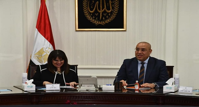 ‫ بالصور.. وزيرا الإسكان والهجرة يبحثان سبل التعاون المشترك لإتاحة فرص الاستثمار العقارى للمصريين بالخارج