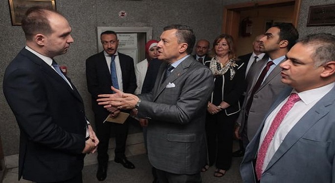 بالصور.. وزير السياحة والآثار يتفقد القطاعات المختلفة بمقر الوزارة في العباسية