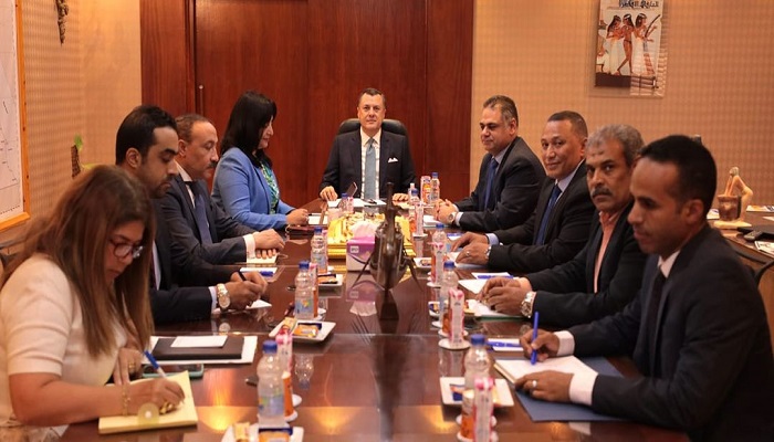 وزير السياحة والآثار يعقد أول اجتماعاته مع ممثلي اللجان النقابية للعاملين بالوزارة والهيئات التابعة