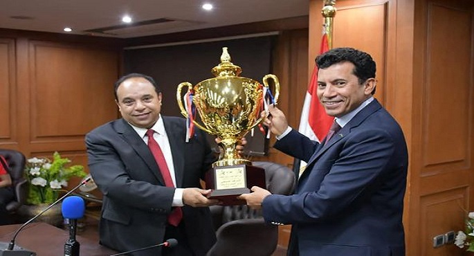 بالصور.. وزير الرياضة يكرّم منتخب مصر لتنس الطاولة بعد إنجازهم فى البطولات الإفريقية