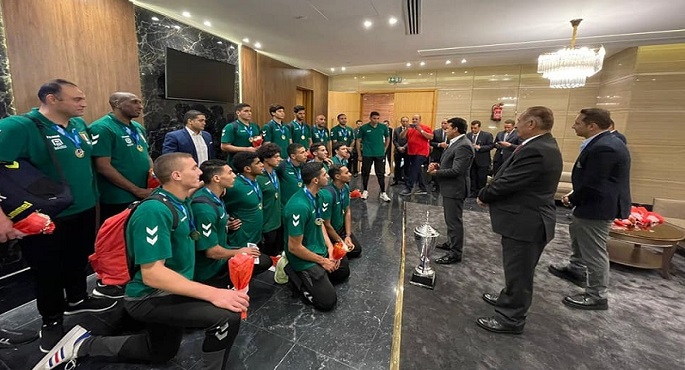 بالصور .. وزير الرياضة يستقبل منتخب الشباب لكرة اليد بعد حصوله على البطولة الإفريقية