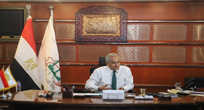 بالصور.. وزير القوى العاملة يلتقي أعضاء اللجنة النقابية للعاملين بديوان عام الوزارة