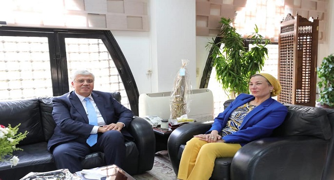 بالصور.. وزيرا التعليم العالي والبيئة يناقشان الاستعدادات لمؤتمر تغير المناخ COP27