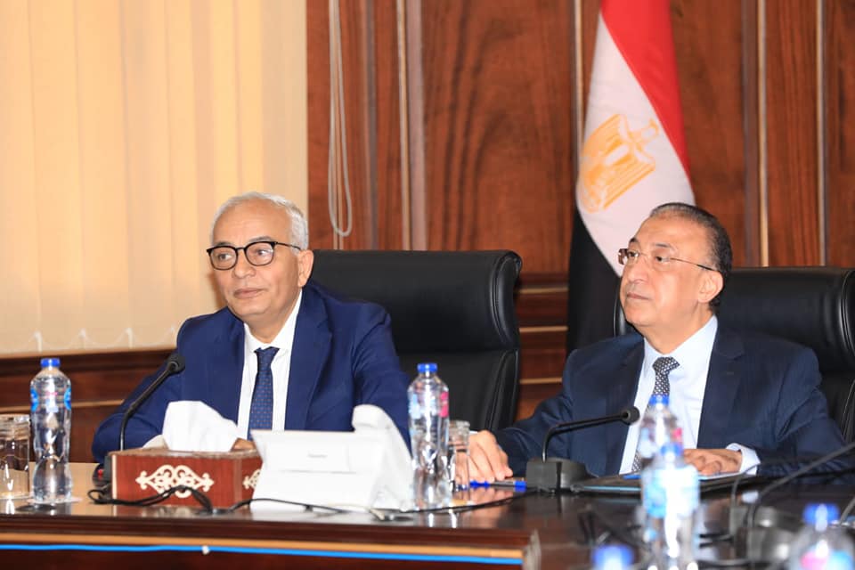 بالصور.. وزير التعليم يلتقي قيادات التعليم بمحافظة الأسكندرية لمناقشة استعدادات العام الدراسي الجديد