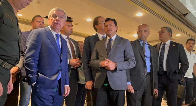 بالصور .. رئيس اللجنة الأولمبية الدولية يزور مدينة مصر الأولمبية بالعاصمة الإدارية الجديدة