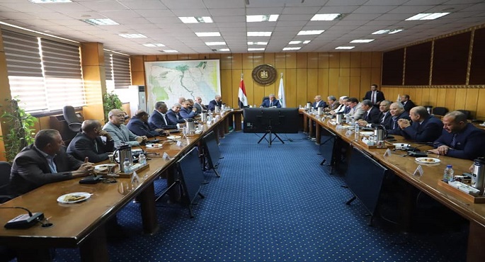 بالصور .. وزير القوى العاملة يبحث مع وفد عمال مصر التنسيق للمشاركة في مؤتمر العمل العربي