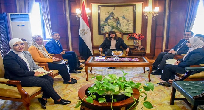 بالصور .. وزيرة الهجرة تلتقي بأحد رموز الجالية المصرية في مملكة ليسوتو الأفريقية