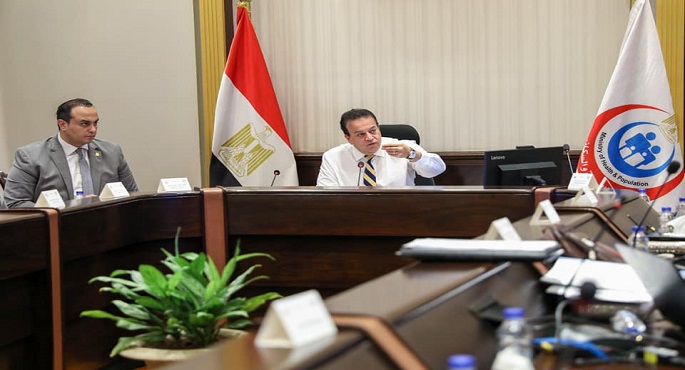 بالصور .. وزير الصحة: القيادة السياسية تولي اهتمامًا كبيرا بملف الزيادة السكانية