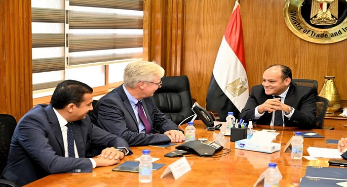 بالصور .. وزير التجارة يبحث مع وفد اتحاد الغرف الألمانية للصناعة فرص تعزيز التعاون الصناعي