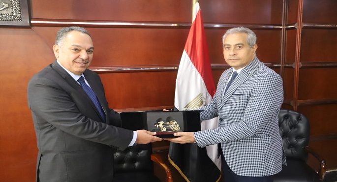 بالصور..وزير القوى العاملة خلال لقائه السفير الكويتي : منظومة الكترونية جديدة لتسهيل إجراءت سفر العمالة المصرية