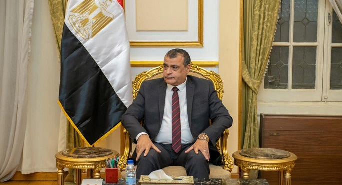 بالصور .. وزير الدولة للإنتاج الحربي يبحث مع “رينو” الفرنسية التعاون المشترك