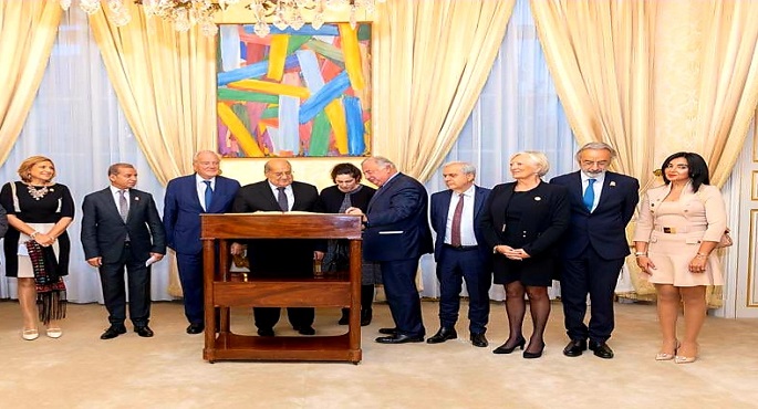 بالصور ..رئيس مجلس الشيوخ يلتقي نظيره الفرنسي خلال زيارته لباريس
