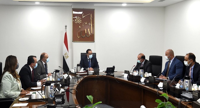 بالصور.. رئيس الوزراء يتابع مع رئيسي الرقابة المالية والبورصة تطورات سوق الأوراق المالية