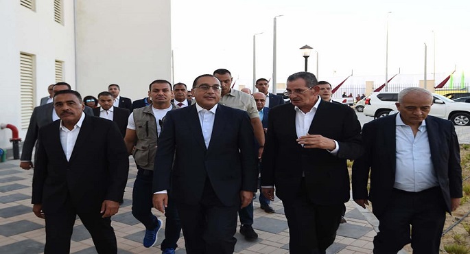 بالصور.. رئيس الوزراء يواصل جولته بمشروعات مجمع “تحيا مصر” بقرية سيدي عبد الرحمن