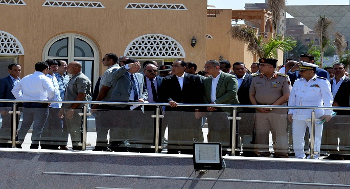 بالصور.. خلال زيارته للمحافظة.. رئيس الوزراء يتفقد مُجمعيْ الصناعات الصغيرة والمتوسطة بمدينة الفيوم الجديدة