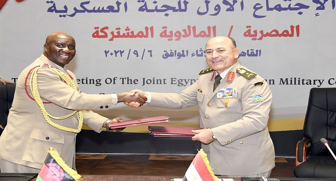 بالصور.. رئيس الأركان يلتقي قائد قوات الدفاع المالاوية