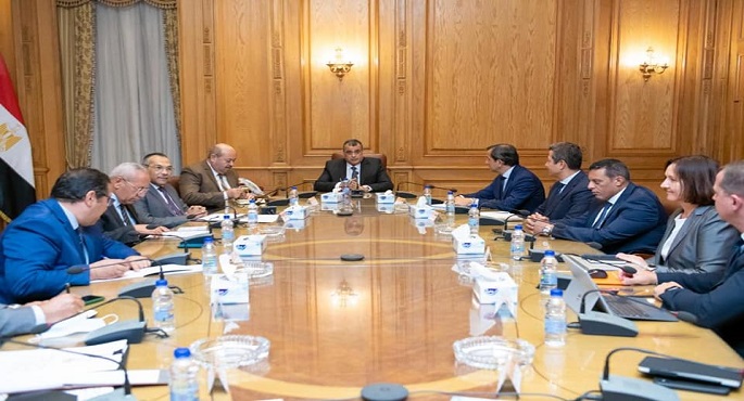 وزير الدولة للإنتاج الحربي يبحث مع وفد “مكسام” الإسبانية التعاون المشترك بمجال إنتاج المفرقعات
